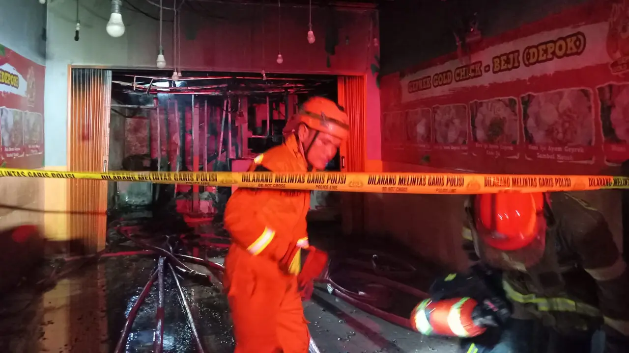 Ruko makanan cepat saji di Depok terbakar