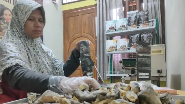 Titik Nadir Hidup Mengantar Dani Jadi Pengusaha Kerupuk Kulit Ikan Patin