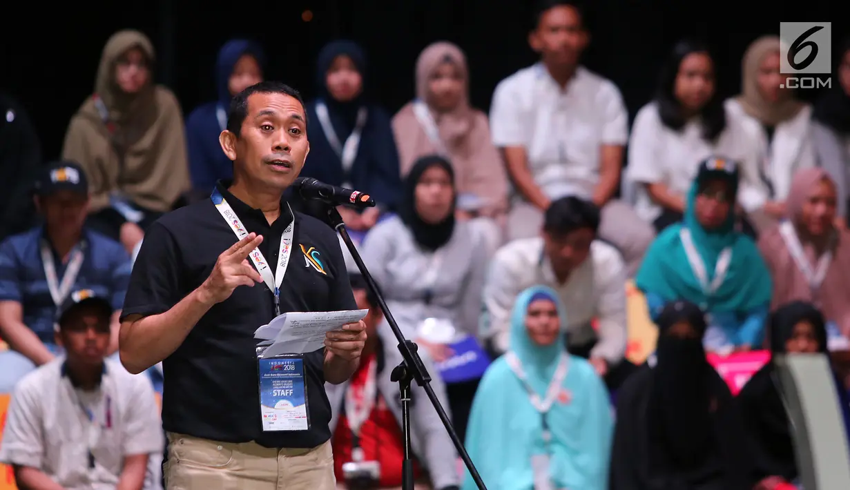 Founder Kahmipreneur, Kamrusammad memberikan sambutan pada acara Indonesia Young Entrepreneur Summit 2018 di Ciputra Artpreneur World, Jakarta, Minggu (28/10). Forum ini mengusung tema Arah Baru Ekonomi Indonesia. (Liputan6.com/Fery Pradolo)