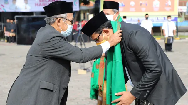 Mengusung tema ‘Santri Siaga Jiwa Raga’, Kementerian Agama Garut mewakili Kementerian Agama RI, menobatkan Rudy Gunawan dan Helmi Budiman sebagai orang tua asuh santri di Garut.