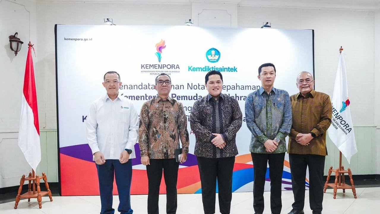 Menpora Erick Thohir menandatangani MoU dengan Mendiktisaintek Brian Yuliarto terkait sinergi pengembangan sumber daya manusia dan pembinaan olahraga di perguruan tinggi