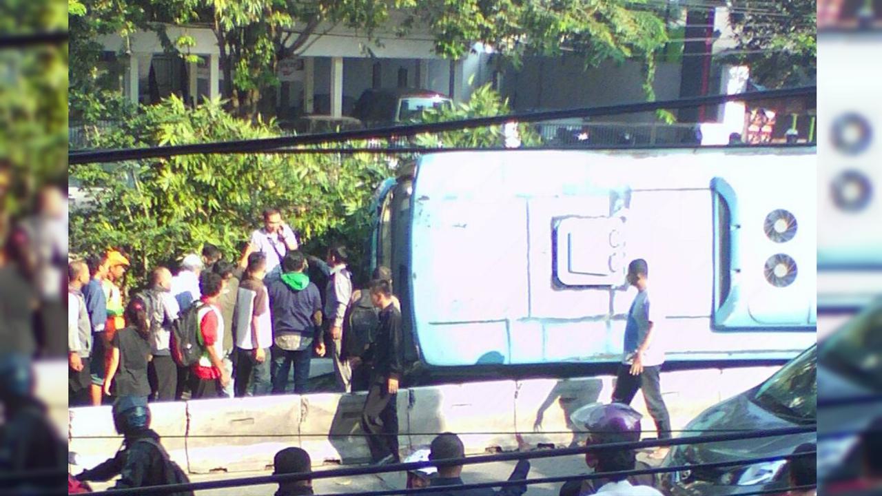 Transjakarta Terguling