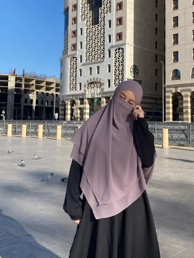 Inspirasi Model Hijab Khansa Mariska yang Modis