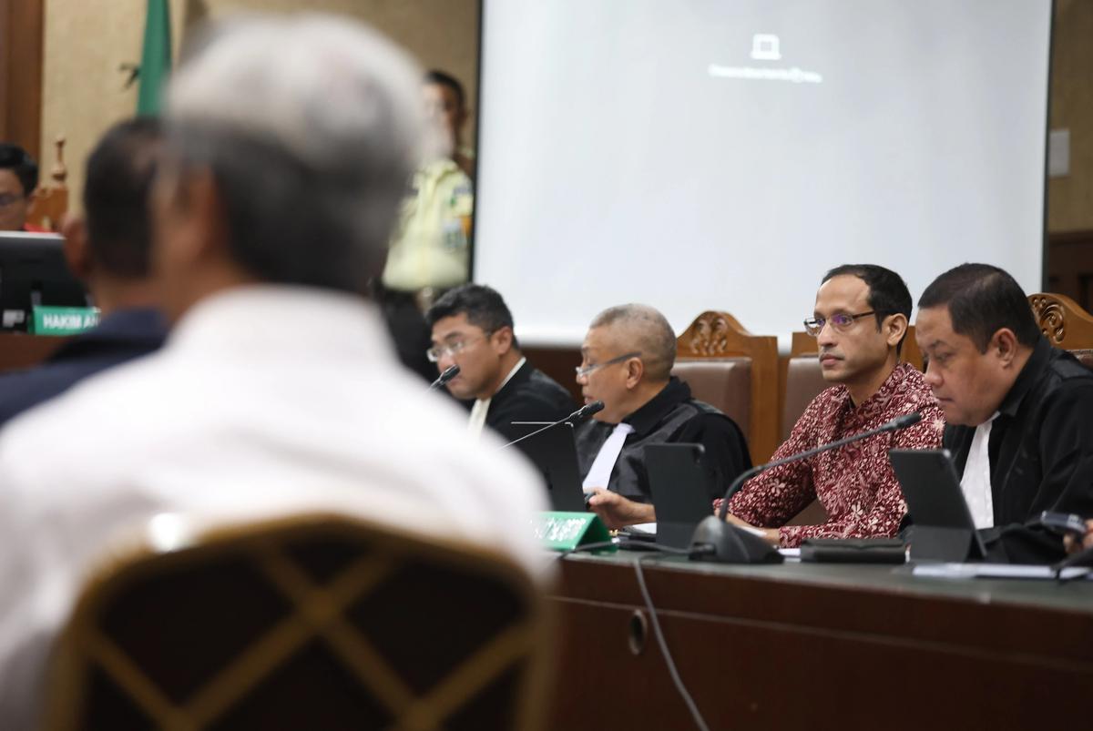 FOTO: Nadiem Makarim Mengaku Sakit Saat Jalani Sidang Korupsi Chromebook