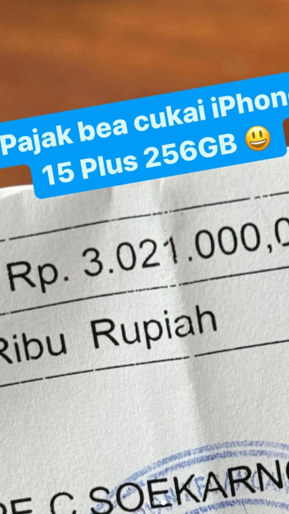 Yang membuat kaget ada biaya pajaknya. Sontak membuat para netizen bereaksi.