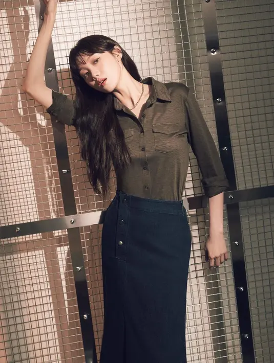 Selain bermodal parasnya yang cantik, Lee Sung Kyung juga memiliki ukuran tinggi proporsional. (FOTO: instagram.com/heybiblee/)