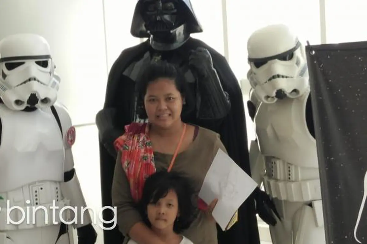 Darth Vader dan Stormtrooper Hibur Anak-anak di RSCM