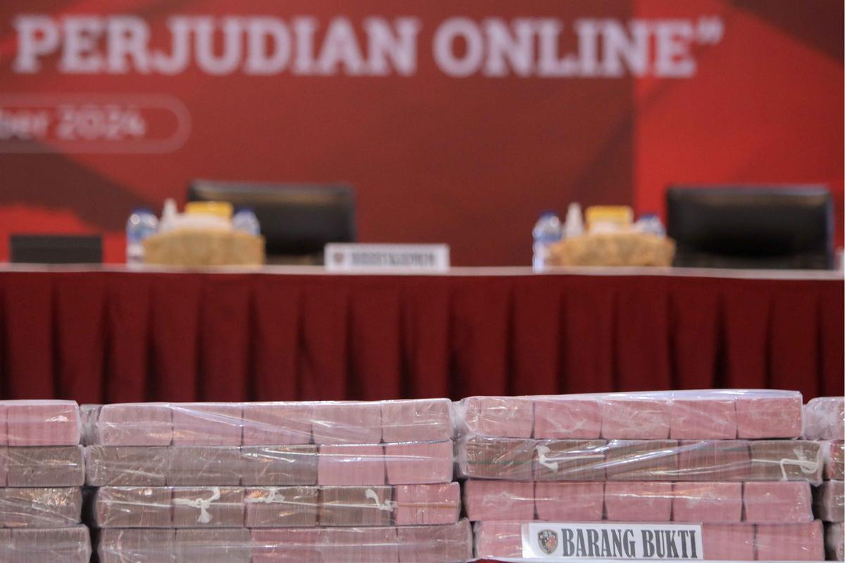 Polisi rilis 24 tersangka kasus judol yang libatkan pegawai Komdigi