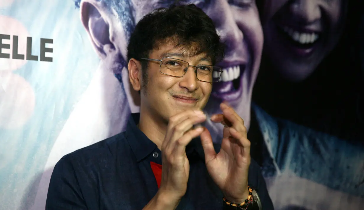 Bukan hanya surfing, ternyata Dimas membutuhkan beberapa kali take untuk bisa beradegan menangis. Menurutnya, bukan lah hal mudah untuk mengeluarkan air mata. (Nurwahyunan/Bintang.com)