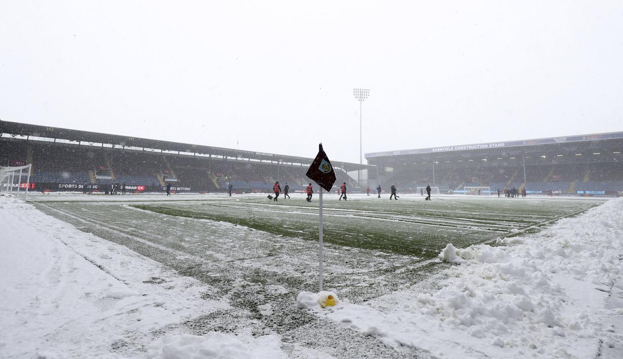 Baik pihak Burnley maupun Tottenham menerima keputusan penundaan ini. Mengenai tanggal pengganti, hal itu diputuskan di lain hari. (AP Photo/Rui Vieira)