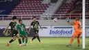 PSS Sleman berbalik unggul lima menit berselang. Irfan Jaya sukses mencetak brace setelah memanfaatkan umpan dari Nemanja Kojic. (Bola.com/Bagaskara Lazuardi)