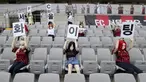 Sejumlah boneka menghiasi tribun penonton saat pertandingan FC Seoul Kontra Gwangju FC di Seoul World Cup Minggu (17/5/2020). FC Seoul menempatkan boneka untuk menghidupkan atmosfer pertandingan. (AP/Ryu Young-suk)