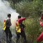Pemadaman kebakaran hutan di wilayah Kabupaten Bombana, Senin (5/8/2019).(Liputan6.com/Ahmad Akbar Fua)