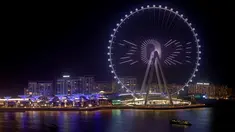 Pemandangan Bluewaters Island dan Ain Dubai (Dubai Eye) setinggi 250 meter di Uni Emirat Arab, Selasa (24/8/2021). Bianglala terbesar dan tertinggi di dunia tersebut akan dibuka untuk umum pada 21 Oktober 2021 mendatang. (GIUSEPPE CACACE / AFP)