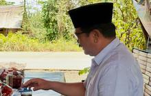 Pensiunan Bintang 4 TNI AU Santai Ngopi Rp5 Ribu di Warung Kampung, Nikmat Ditemani Pisang Goreng