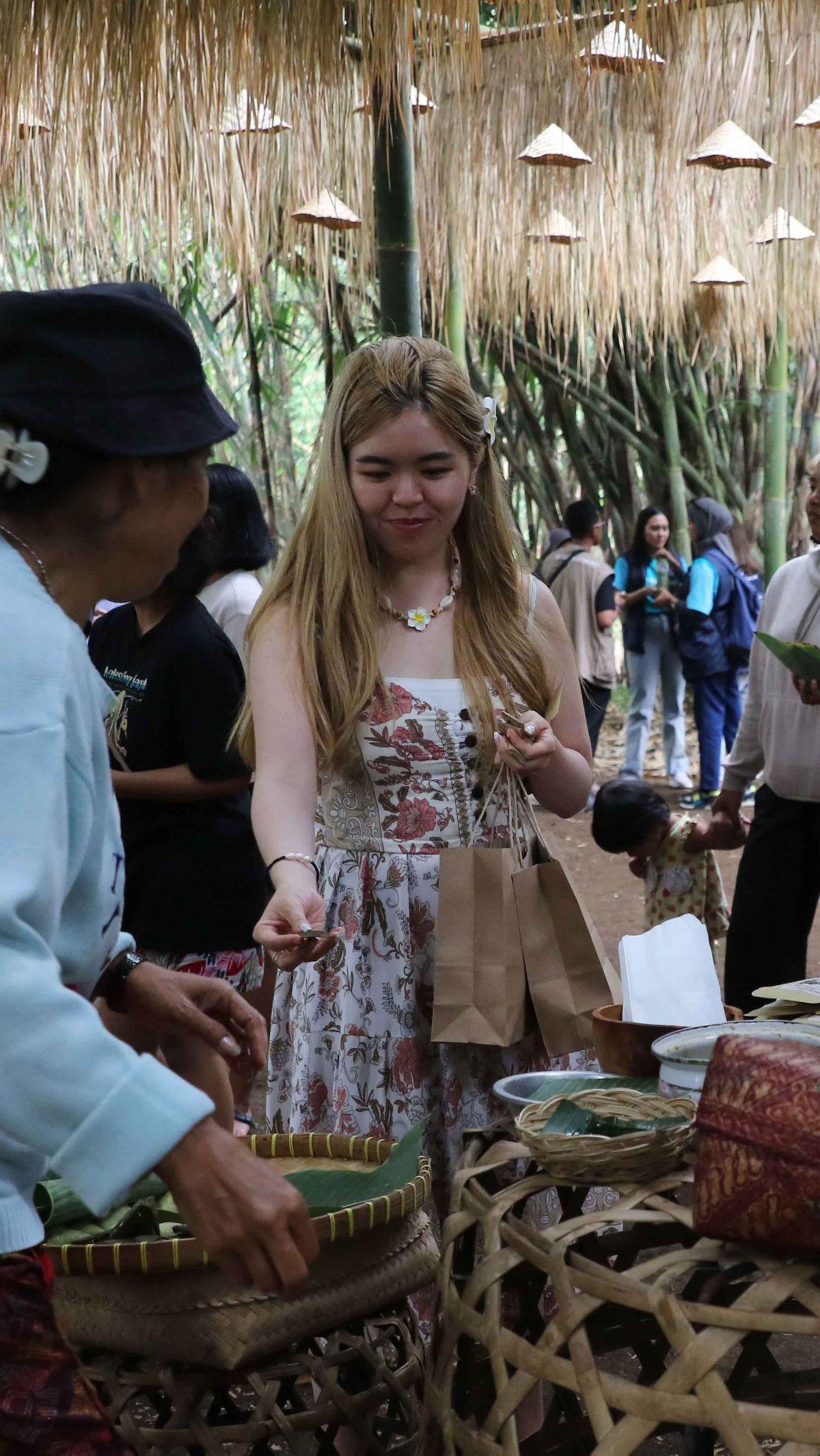Selain itu, revitalisasi juga ditujukan untuk menambah dan meningkatkan daya tarik pesona wisata Desa Penglipuran di Kabupaten Bangli, Bali.