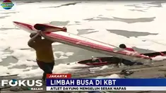 Mereka tidak bisa berlatih lama karena mengeluh sesak nafas usai berlatih di aliran Kanal Banjir Timur.