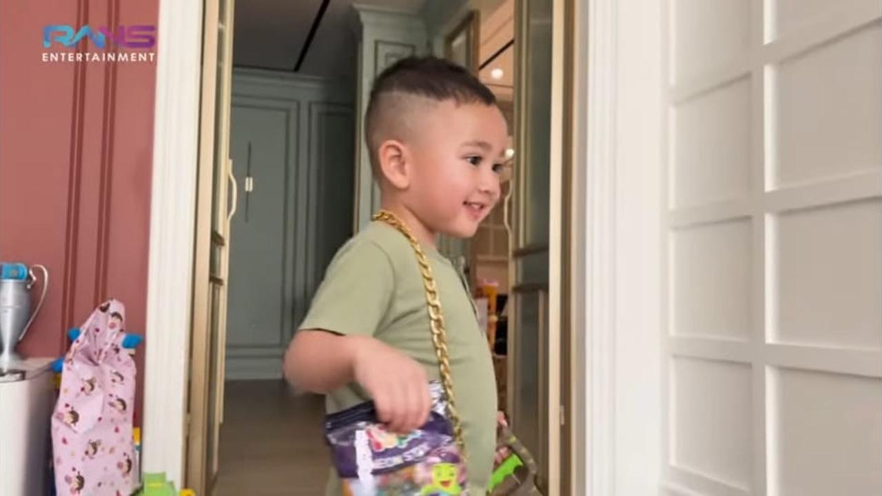 Permintaan Rayyanza Mau Rayakan Ultah di Disneyland Hong Kong, Ngomong 'Please, I Love You' Gemas Banget