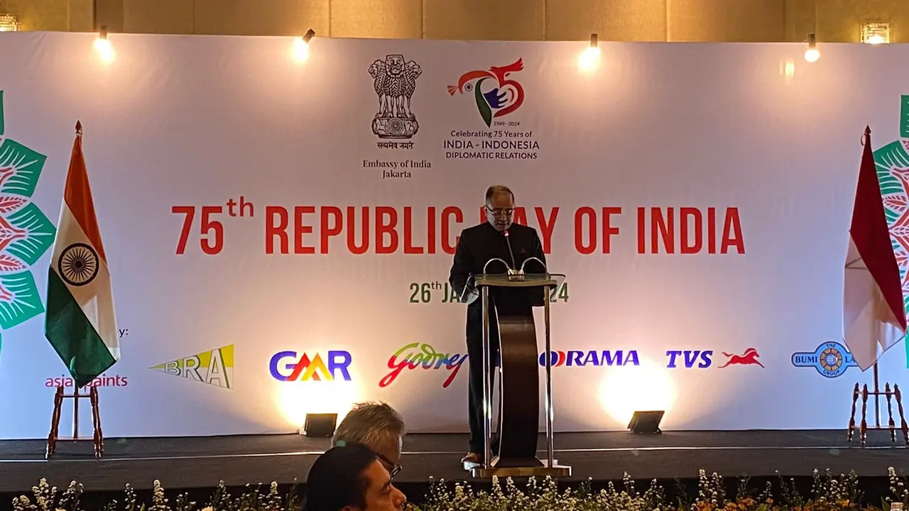 Dubes Shri Sandeep Chakravorty menyinggung soal pencapaian kedua negara dalam bidang ekonomi yang mencapai US$ 39 miliar pada tahun 2022–23 atau setara Rp615 Triliun (Liputan6.com/Teddy Tri Setio Berty).