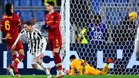 Juventus berbalik unggul 4-3 pada menit ke-77. Mattia De Sciglio behasil menaklukkan Rui Patricio usai menerima umpan Paulo Dybala. (AFP/Alberto Pizzoli)