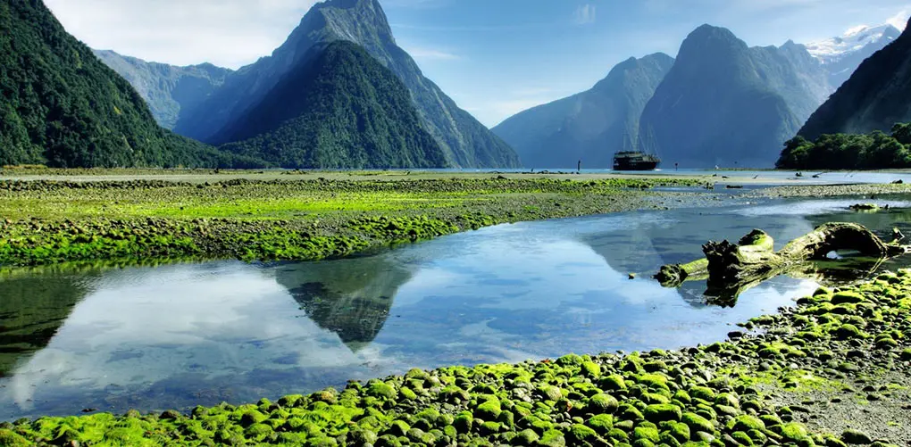 Milford Sound, Taman Nasional Fiordland, Selandia Baru. (Sumber Foto: Pinterest)