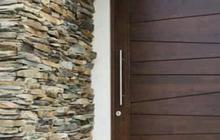 Desain Pintu Kayu Minimalis, Pilihan Elegan untuk Hunian Modern