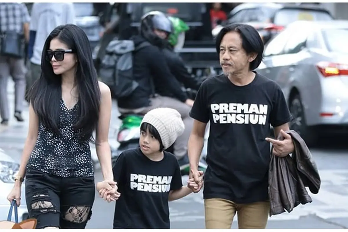 Jarang Terekspos, Ini 7 Potret Epy Kusnandar dan Keluarga Kecilnya