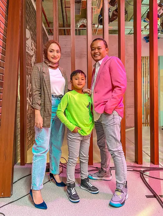 Ternyata kebahagiaan yang berlipat ganda dirasakan Sule. Pasalnya, ia menikah tepat di hari ulang tahunnya. Momen ini sudah menjadi keinginan Sule sejak lama dan akhirnya di usia ke-44 tahun bisa mewujudkannya. (Instagram/ferdinandsule)