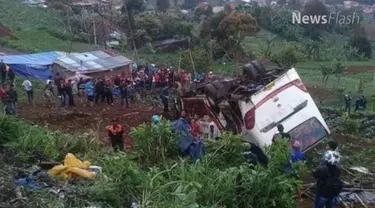 Kementerian Perhubungan memastikan akan membuat laporan ke kepolisian terkait dua insiden kecelakaan bus pariwisata di kawasan Puncak, Bogor, Jawa Barat yang melibatkan dua perusahaan itu adalah HS Transport dan Kitrans.