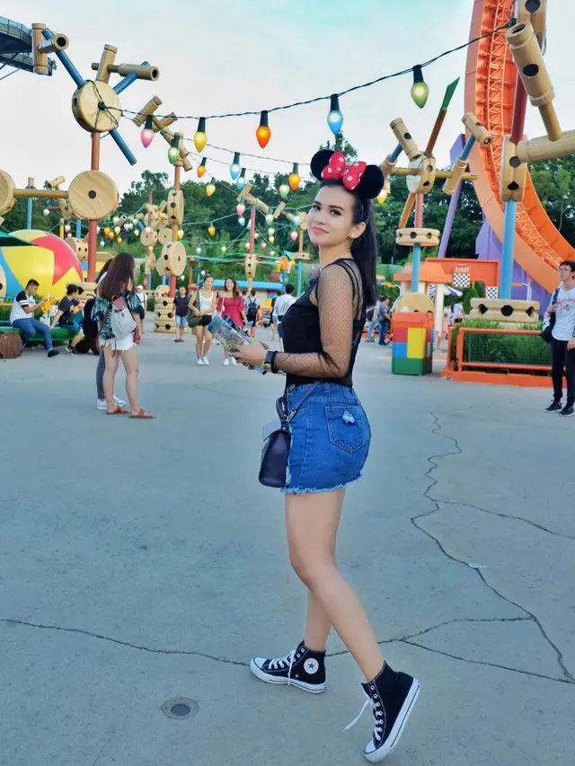 Outfit Liburan ala Maria Vania (Foto: Instagram @maria_vaniaa)