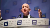 Jeff Bezos, salah satu orang terkaya dunia. (Kevin Wolf/AP Images for Human Rights Campaign)