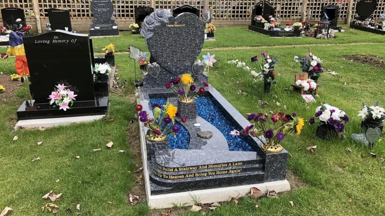 Makam Elit Ini Pasang Tiket Masuk