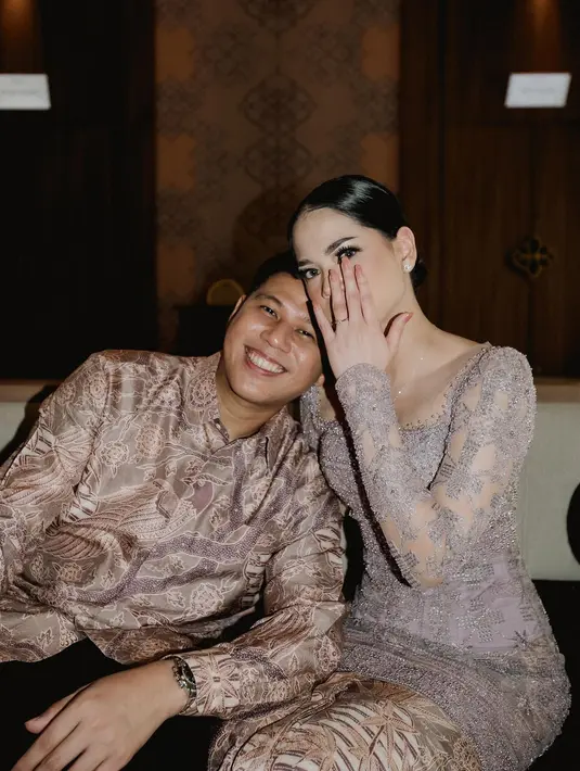 <p>Lamaran Nino RAN dan Dhabitannisa Auni. (Foto: Instagram/ thebridestory)</p>