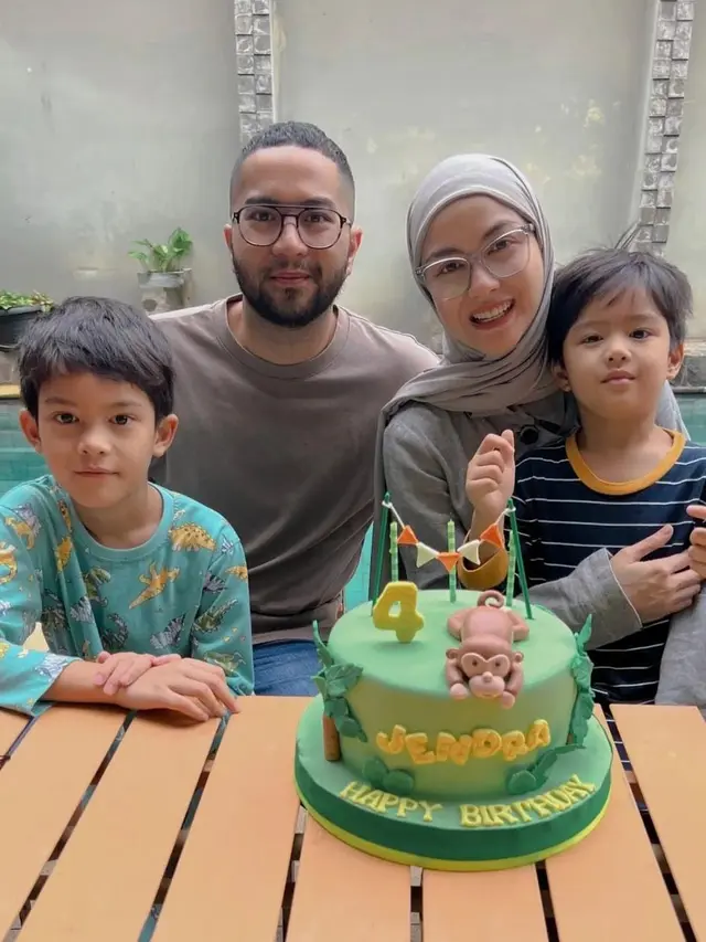 Potret Anak Laki-laki Revalina S Temat Punya Wajah Tampan