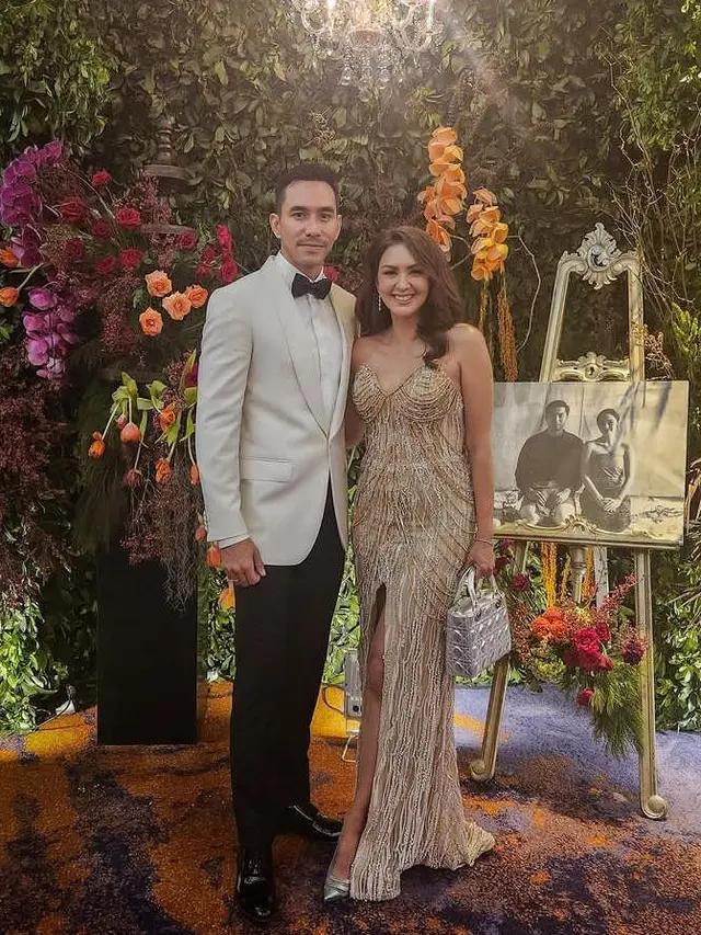 Potret Donna bersama Darius saat menghadiri acara pernikahan (Sumber: Instagram/@darius_sinathrya @dagnesia)