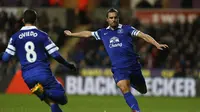 Bek Everton Phil Jagielka (ADRIAN DENNIS / AFP)
