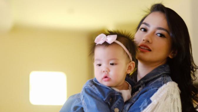 Haru Ketika Anak  Ririn  Ekawati  Memanggil Almarhum Ayahnya 
