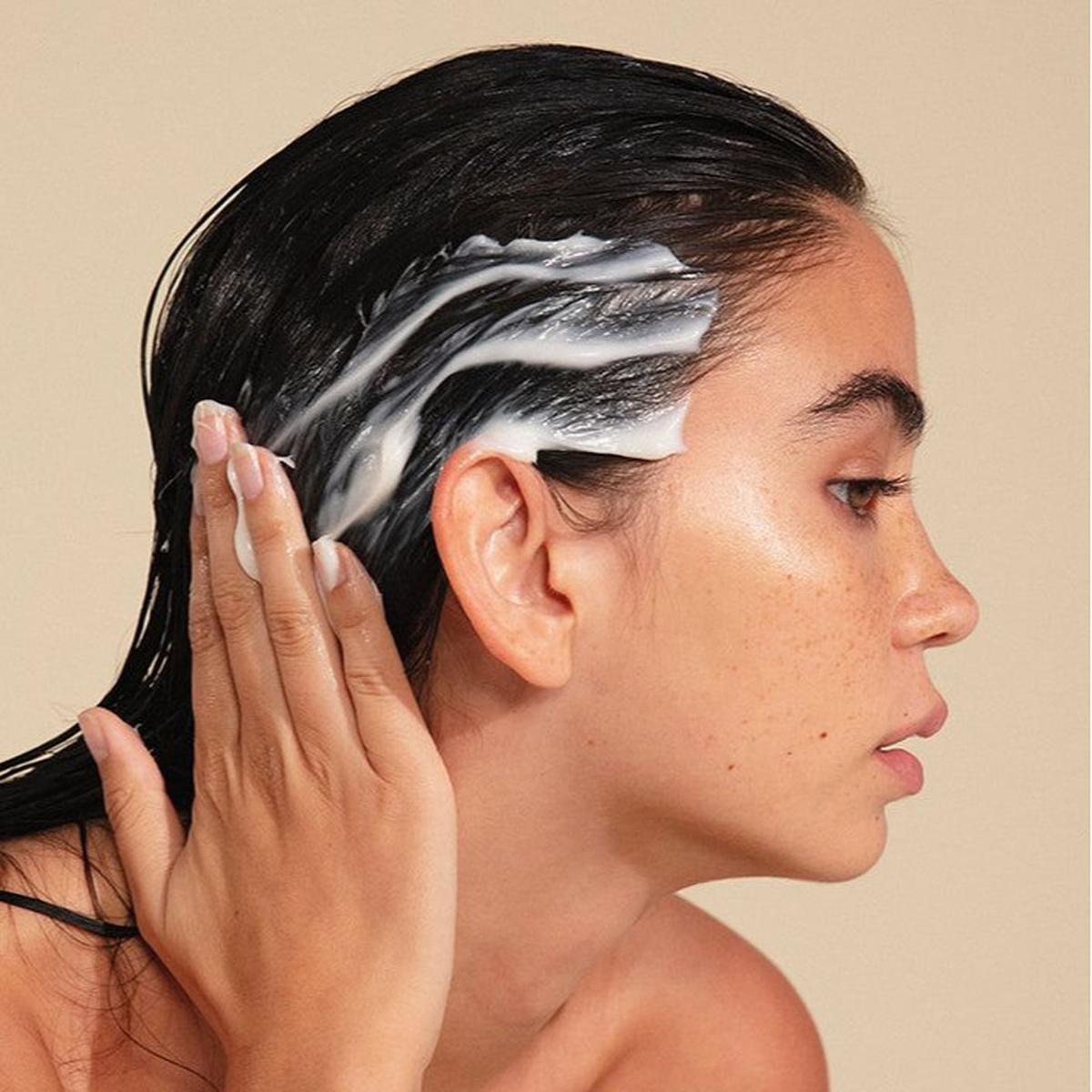 Rambut Diwarnai tapi Tetap Cantik? Ini Dia 7 Tips Alami yang Wajib Kamu Coba!
