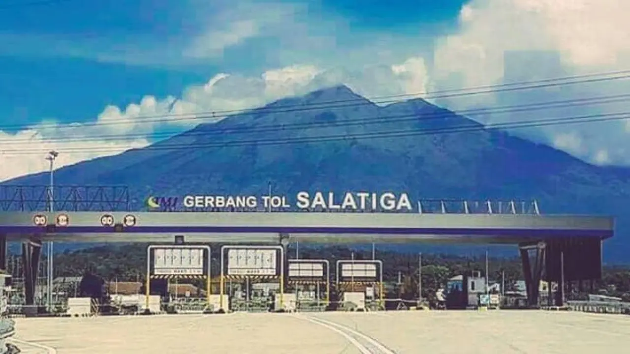[Bintang] Pemandangan Dibelakang Gerbang Tol Salatiga Bikin Netizen Takjub