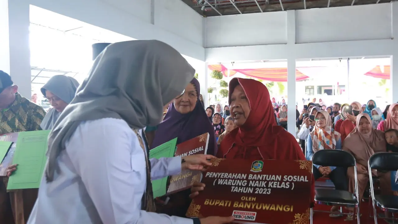 Warung Naik Kelas, Pemkab Banyuwangi Salurkan Bantuan Rp 1 Juta untuk 304 Warung