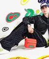 Setelah hadirkan jam tangan mewah, KAWS kembali hadir di koleksi busana Dior dengan desain yang fresh [Dior]
