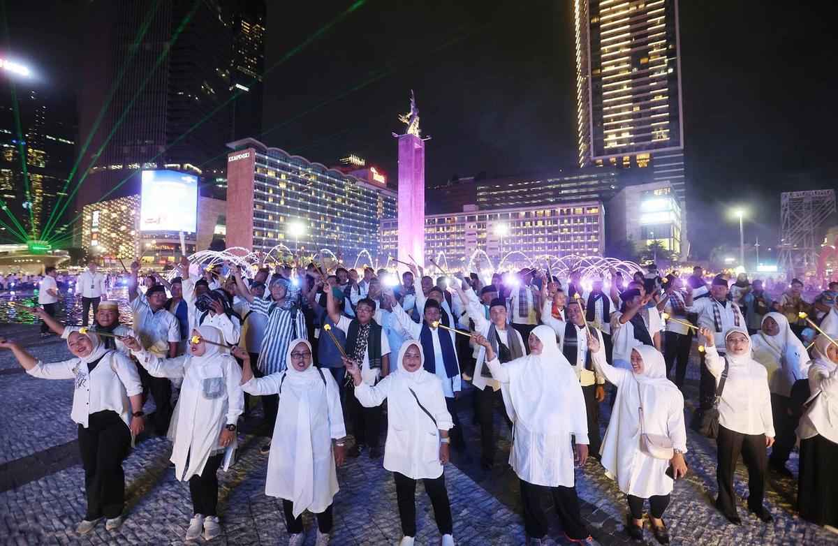 FOTO: Harmoni Imlek dan Ramadhan di Bundaran HI