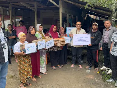 BRI Peduli menyalurkan bantuan tanggap darurat bagi warga terdampak banjir di Provinsi Sumatera Utara sebagai bentuk kepedulian terhadap masyarakat yang membutuhkan. Foto: BRI