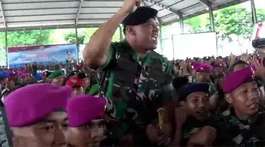 Jenderal TNI Gatot Nurmantyo tidak lagi menjabat Panglima TNI. Ia sempat berpesan kepada para prajurit TNI untuk tetap bersama rakyat.