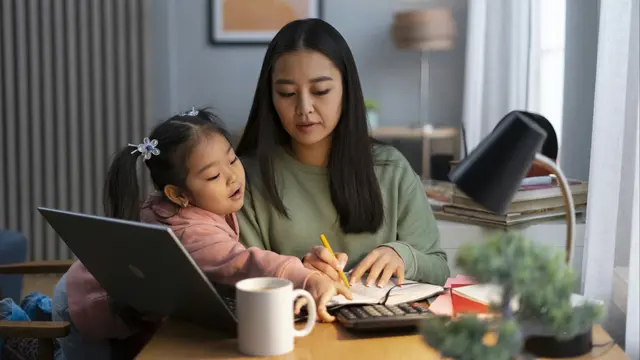 3 Tips Menyeimbangkan Peran Antara sebagai Ibu dan Istri (Foto: Freepik/freepik)