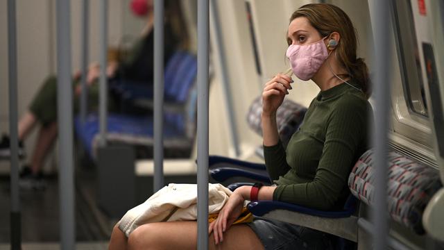 Inggris Rencanakan Lepas Masker