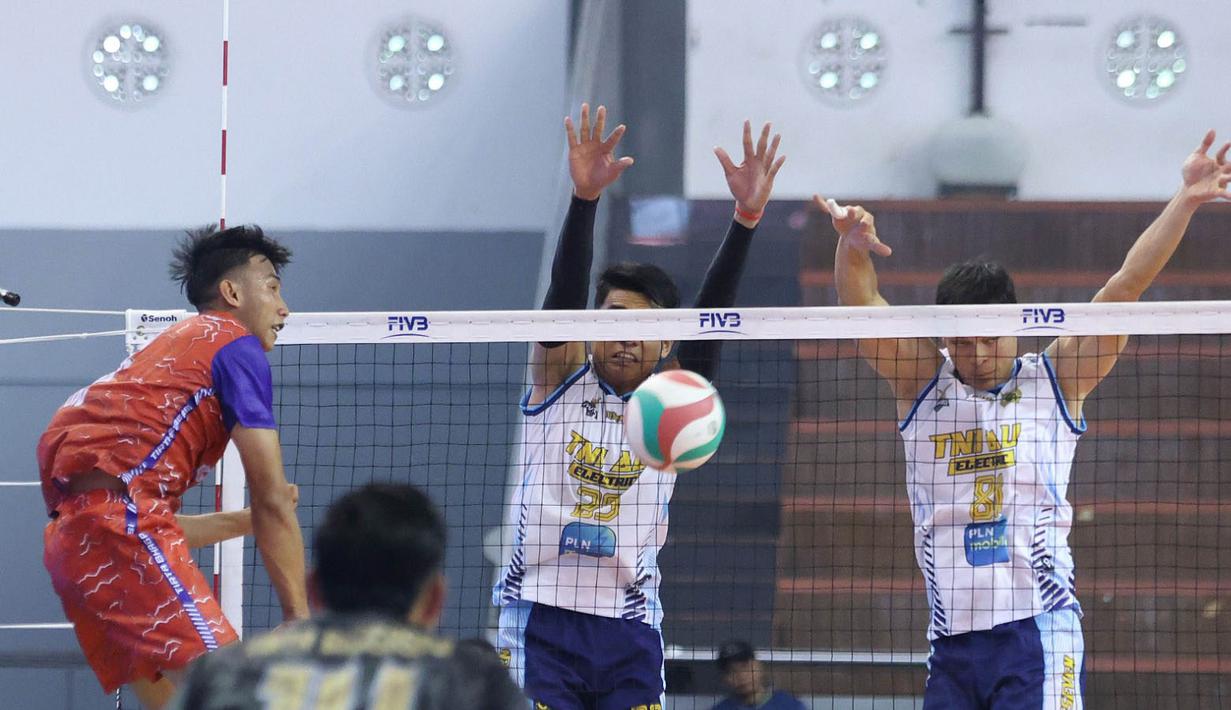 Kemenangan sempurna Perumda ini menjadi sinyal kuat kebangkitan klub asal Bekasi, sekaligus memberikan pukulan telak bagi TNI AU di babak penentuan ini. (Dok. PBVSI)