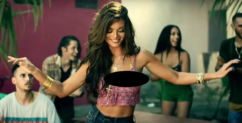 Model sekaligus Miss Universe 2006 Zuleyka Rivera di videoklip Despacito. (ecuavisa.com)
