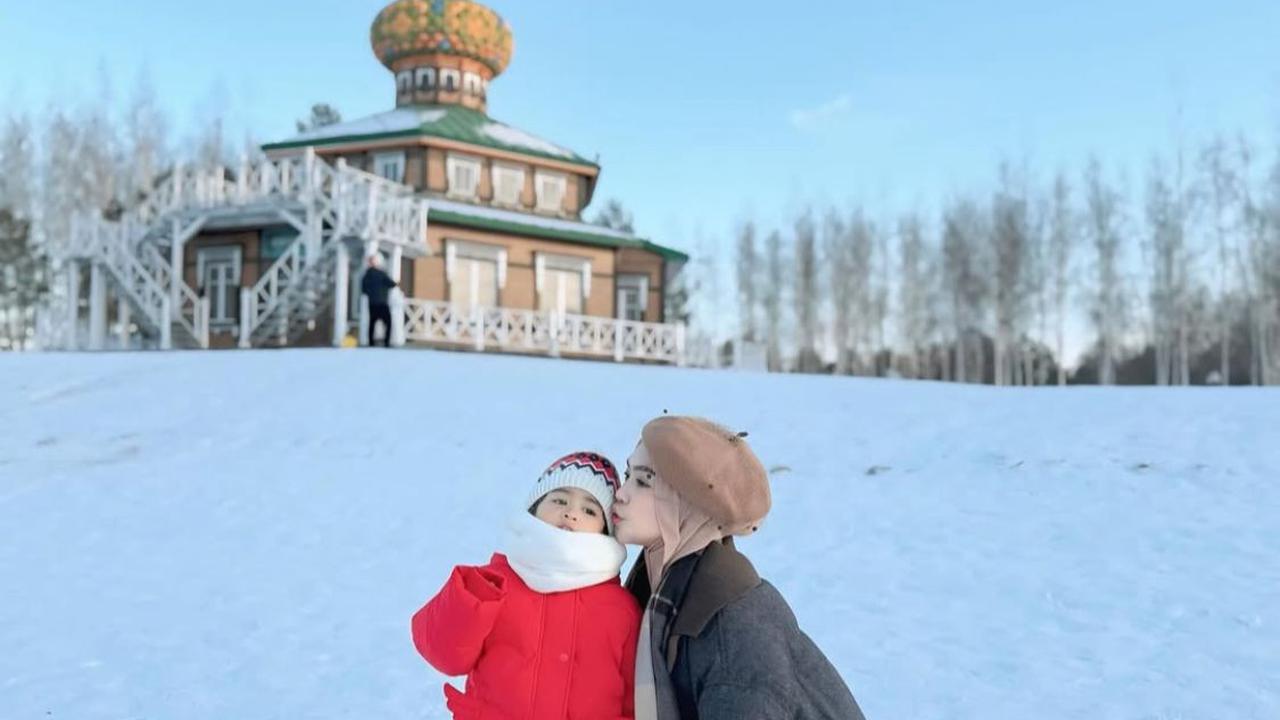7 Potret Ria Ricis dan Moana Bahagia Liburan di Harbin Suhu -15 C, Menikmati Salju dan Cinta di Cuaca Ekstrem