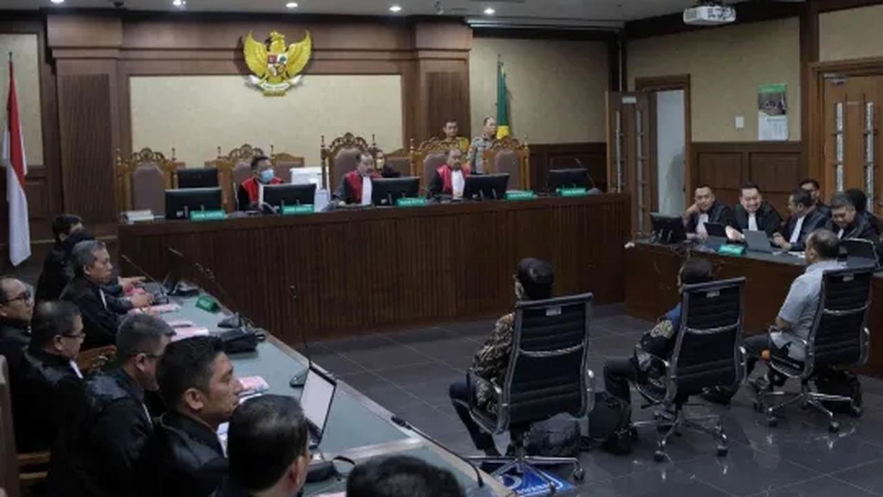 "Oleh karena itu, maka kami JPU memohon agar majelis hakim yang memeriksa dan mengadili perkara ini menjatuhkan putusan: menolak keberatan atau eksepsi terdakwa dan penasihat hukum terdakwa Johnny G Plate untuk seluruhnya," sambungnya.